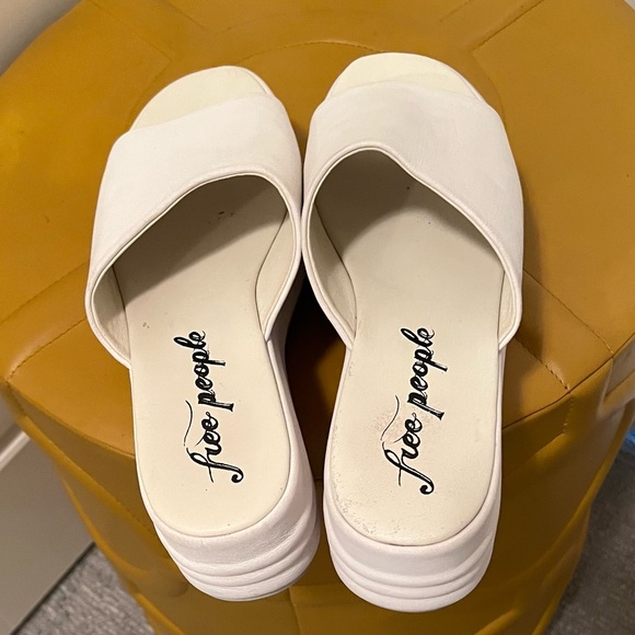 Free People platform slides - Picture 12 of 17